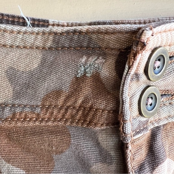 Anthropologie The Wanderer 25 Camouflage Shorts - Picture 4 of 9
